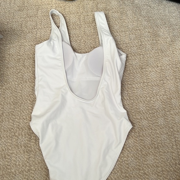 BRIDE One Piece - Picture 2 of 3